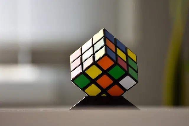 Comment apprendre le Rubik's Cube : Guide pas à pas