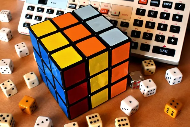 Comment progresser au Rubik's Cube : Techniques essentielles