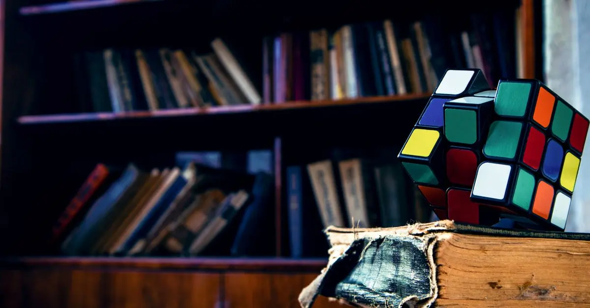 Comment apprendre à résoudre le Rubik's Cube efficacement