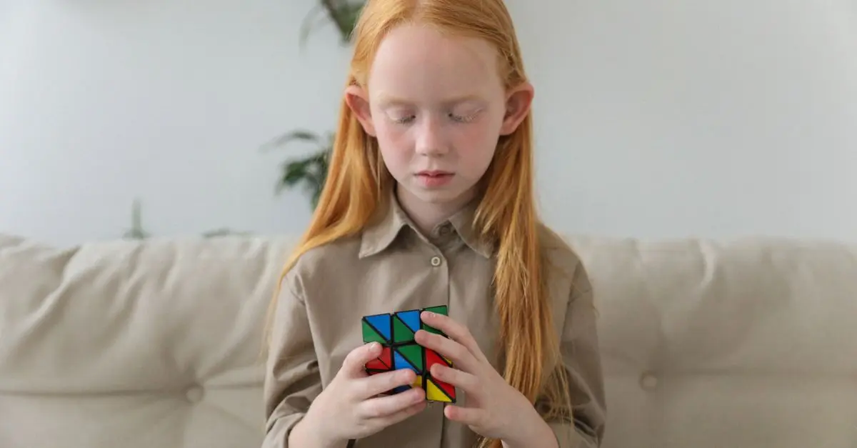 Comment apprendre à résoudre le Rubik's Cube en 5 étapes clés