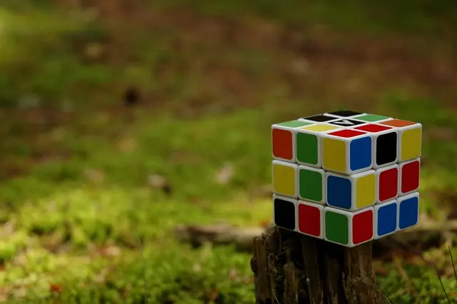 Comment mémoriser les algorithmes du Rubik's Cube facilement