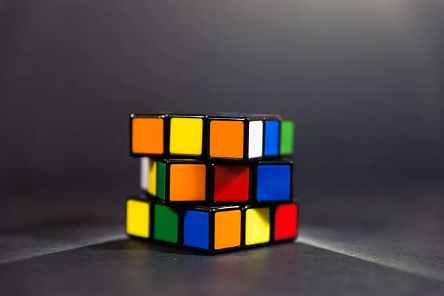 Comment mémoriser facilement les algorithmes du Rubik's Cube
