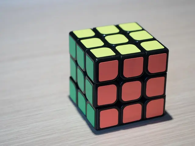 Comment apprendre à résoudre le Rubik's Cube étape par étape